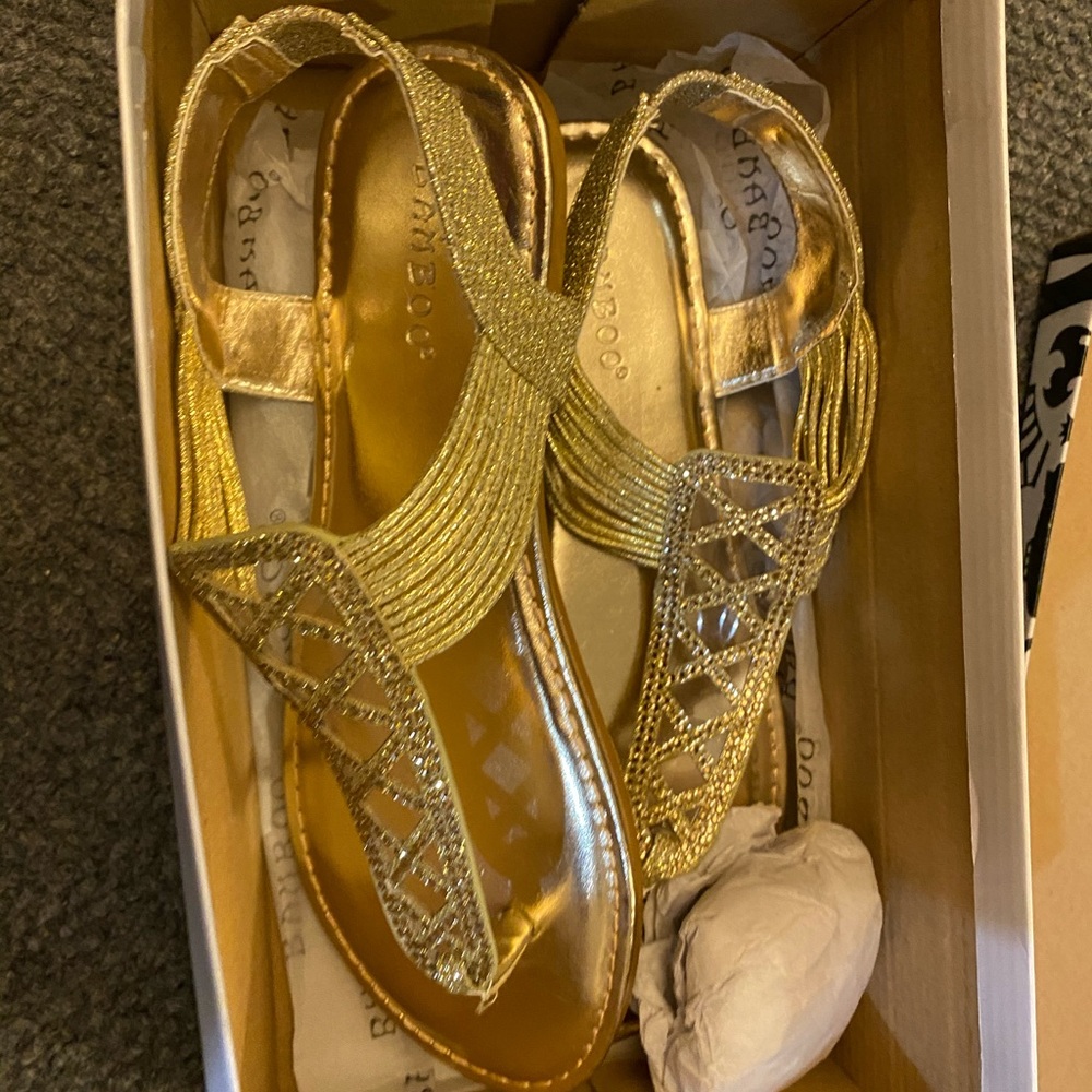 Gold flops size 7